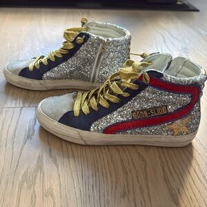 Women’s golden goose size 7. Good condition.